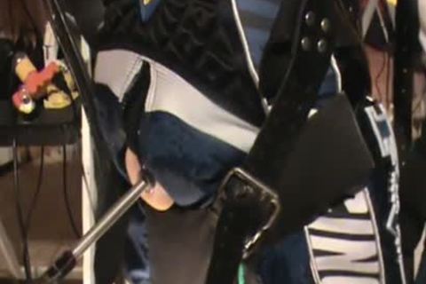 MX Geared, Hoist Suspended Mpainllone pokeed And Milked