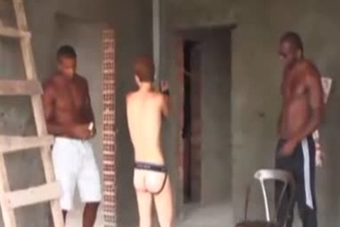 Pedreiro Pegando Branquinho