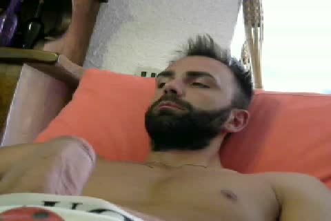 Il Nostro Bel Eterone Col Barbone Non Ci Delude Mai E La Crema Ã¨ Assicurata E Abbondante