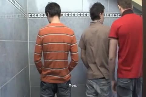 raw - In WC Of Station