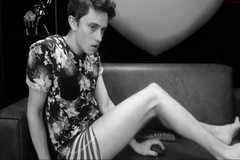 sleazy Star Hides The Vibrations
