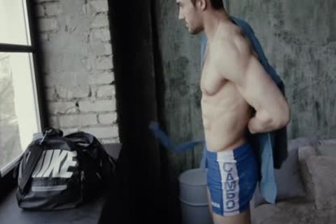 Model Does Some undressed Shadow Boxing