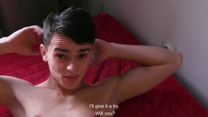 Czech Hunter: Muscle Czech handjob in the bed