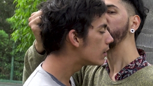 LatinLeche: Tongue kissing at the beach