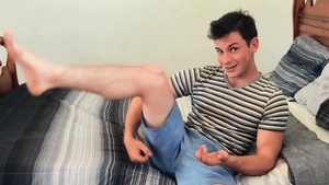 Sean Cody: Athletic Archie fingering in the bed