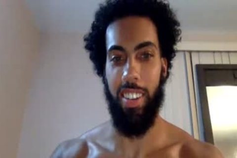 Bearded chap Showing His large wang