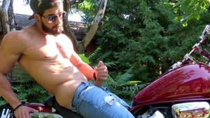 Maskurbate: Very hawt biker enjoys nailing