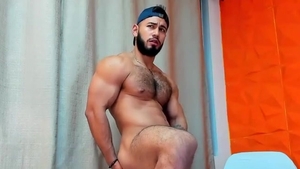 Brazilian Hunk nasty muscular Leg spread arse