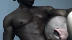 MachoFactory.com: Throat fuck in the gym