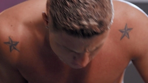 Men: Waiter's Wad: Logan Laps It Up