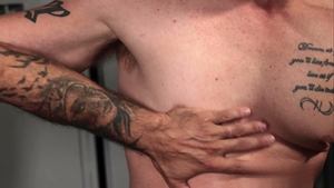 masqulin: Morning Load Release in Locker Room