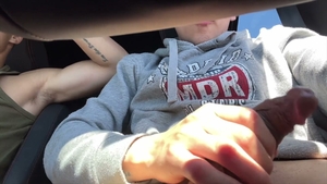 Dirty car blowjob with no privacy
