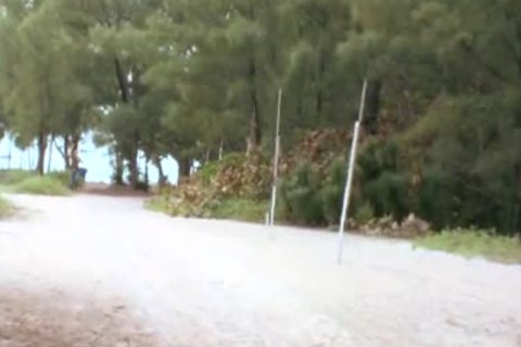 Two dudes having baths sex during the day!